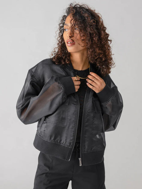 CJ0984GG7_BLCK_1221_640x_crop_